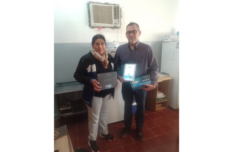 Entrega de equipamiento y una existosa configuración a la red óptica provincial en Nueva Francia.